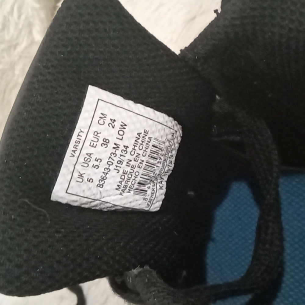 Womens KSwiss sneakers. - Picture 2 of 8